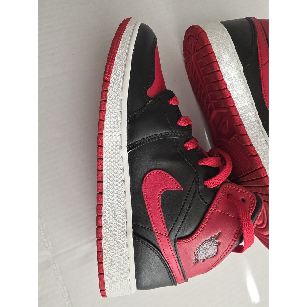 Nike Air Jordan 1 Mid Youth Size 6.5Y Black Red Sneakers DQ8423-060 - Picture 5 of 14